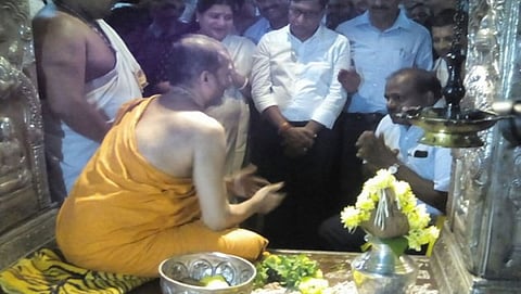 ಉಡುಪಿ ಕೃಷ್ಣಮಠಕ್ಕೆ ಕುಮಾರಸ್ವಾಮಿ ಭೇಟಿ