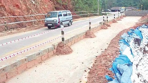 ಶಿರಾಡಿ ಘಾಟ್ ನ ಹಾಸನ ಭಾಗದಲ್ಲಿ ತಾತ್ಕಾಲಿಕ ತಡೆಗೋಡೆ