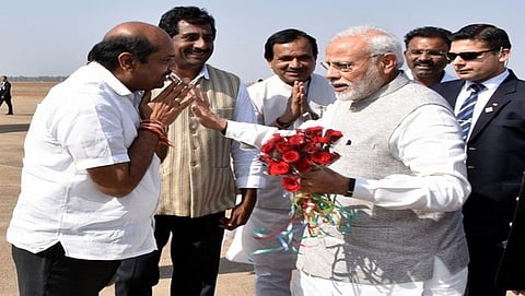 ಬೀದರ್ ವಾಯುನೆಲೆಯಲ್ಲಿ ಮೋದಿಗೆ ಸ್ವಾಗತ ಕೋರಿದ ಬಂಡೆಪ್ಪ ಕಾಶೆಂಪೂರ್