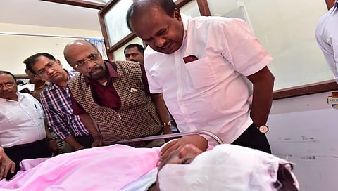 ನಮ್ಮ ಮೆಟ್ರೋ ಹಳಿಗೆ ಹಾರಿ ಆತ್ಮಹತ್ಯೆಗೆ ಯತ್ನಿಸಿದ ಯುವಕನಿಗೆ ಸಿಎಂ ಬುದ್ದಿವಾದ