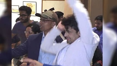 ಅಭಿಮಾನಿ ಜೊತೆ ಗಾಯಕ ಸೋನು ನಿಗಂ
