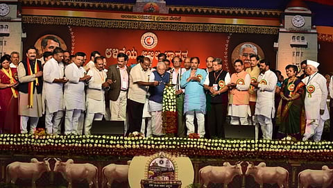 ಸಮ್ಮೇಳನ ಉದ್ಘಾಟಿಸುತ್ತಿರುವ ಎಚ್ ಡಿ ಕುಮಾರಸ್ವಾಮಿ