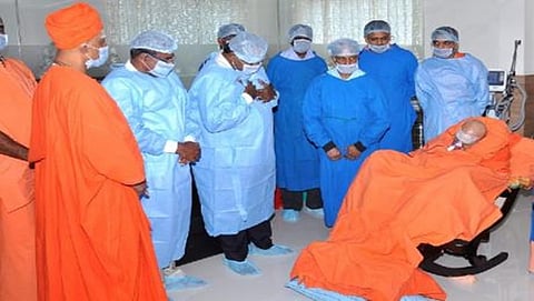 ಸಿದ್ದಗಂಗಾ ಶ್ರೀ ಭೇಟಿ ಮಾಡಿದ ಸಿಎಂ ಕುಮಾರ ಸ್ವಾಮಿ