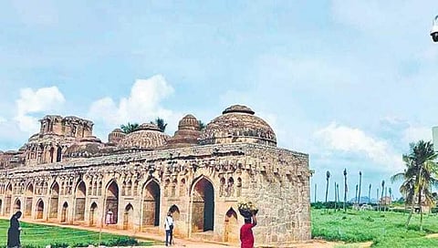 ಹಂಪಿಯಲ್ಲಿನ ಆನೆ ಕಟ್ಟುವ ಲಾಯ