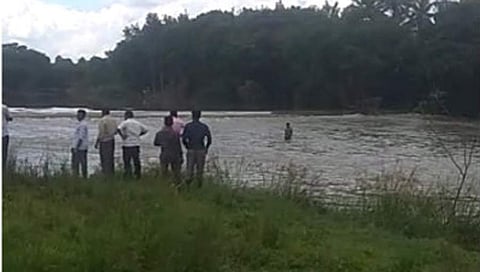 ಯುವಕರು ಹೇಮಾವತಿ ನದಿಪಾಲು