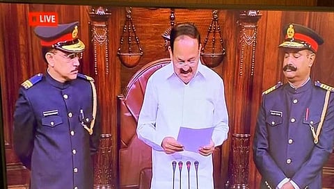 ರಾಜ್ಯಸಭಾ ಮಾರ್ಷಲ್'ಗಳ ಹೊಸ ಸಮವಸ್ತ್ರಕ್ಕೆ ಟೀಕೆ: ವಸ್ತ್ರಸಂಹಿತೆ ಪರಿಶೀಲನೆಗೆ ಸಭಾಪತಿ ಆದೇಶ