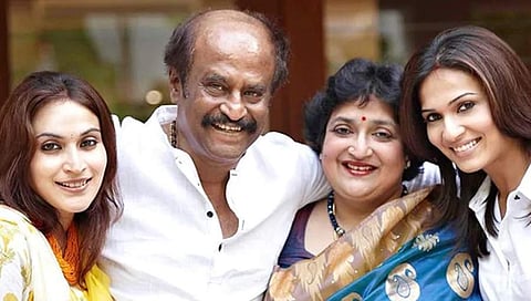 ಪತ್ನಿ, ಪುತ್ರಿಯರೊಂದಿಗೆ ರಜನಿಕಾಂತ್