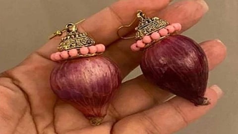 ಈರುಳ್ಳಿ ಕಿವಿಯೋಲೆ