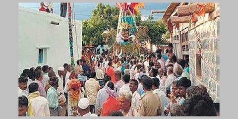 ಈ ಮಠದ ಜಾತ್ರೆಯಲ್ಲಿ ಕನ್ನಡ ಧ್ವಜಕ್ಕೇ ಅಗ್ರ ಪೂಜೆ!
