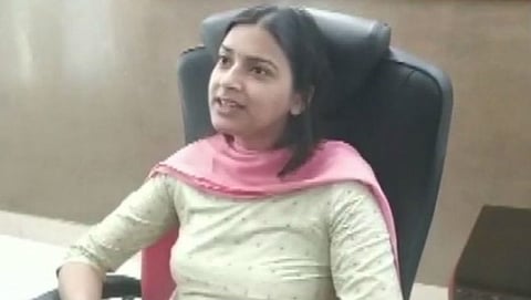ಜಿಲ್ಲಾ ಮ್ಯಾಜಿಸ್ಟ್ರೇಟ್  ಹಿನಾಯತ್ ಖಾನ್