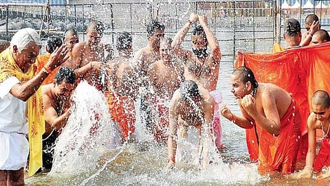 ಕುಂಭ ಮೇಳದಲ್ಲಿ ಭಾಗವಹಿಸಿದ್ದ ಭಕ್ತರು