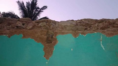 ಕುಸಿದುಬಿದ್ದ ಗೋಡೆ