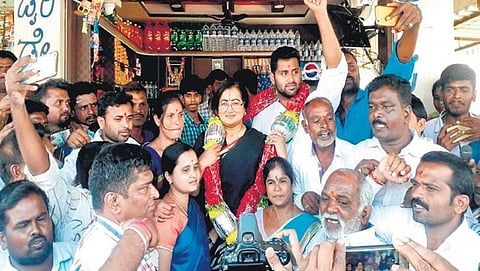 ಪ್ರಚಾರದಲ್ಲಿ ತೊಡಗಿರುವ ಸುಮಲತಾ ಮತ್ತು ಅಭಿಷೇಕ್