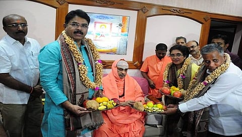 ಸುತ್ತೂರು ಶ್ರೀಗಳನ್ನು ಭೇಟಿ ಮಾಡಿದ ಆರ್ ಅಶೋಕ್ ಮತ್ತು ವಿ. ಸೋಮಣ್ಣ