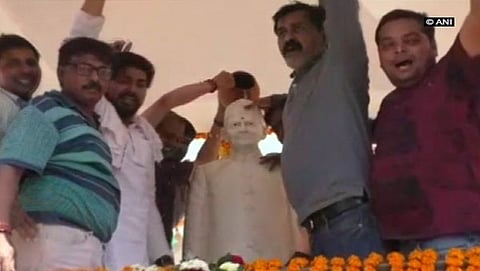 ಗಂಗಾಜಲದಿಂದ ಪ್ರತಿಮೆ ಶುದ್ದೀಕರಣ