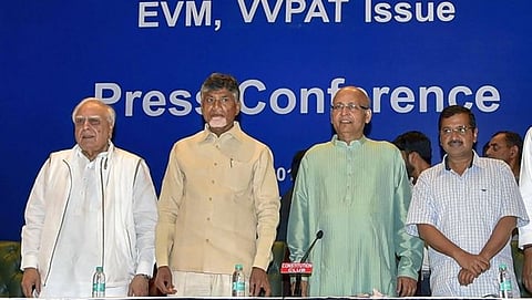 ವಿವಿಪ್ಯಾಟ್ ಕುರಿತು ಮತ್ತೆ ಸುಪ್ರೀಂ ಮೆಟ್ಟಿಲೇರಲು ಸಜ್ಜುಗೊಂಡ ವಿಪಕ್ಷಗಳು!
