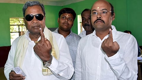 ಹಕ್ಕು ಚಲಾಯಿಸಿದ ಮಾಜಿ ಸಿಎಂ ಸಿದ್ದರಾಮಯ್ಯ ಹಾಗೂ ಪುತ್ರ ಯತೀಂದ್ರ