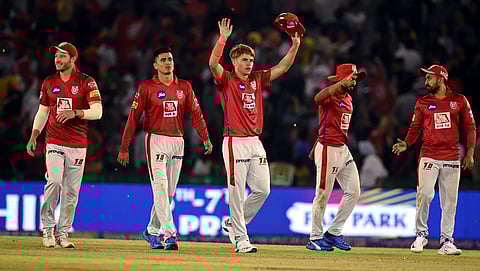 ವಿಕೆಟ್ ಪಡದ ಸಂಭ್ರಮದಲ್ಲಿ ಸ್ಯಾಮ್‌ ಕರ್ರನ್‌
