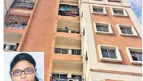 ಬೆಂಗಳೂರು: ಟೆರೇಸ್ ಮೇಲೆ ಯೋಗಾಭ್ಯಾಸ ಮಾಡುವಾಗ ಆಕಸ್ಮಿಕವಾಗಿ ಬಿದ್ದ ಯುವತಿ ಸಾವು