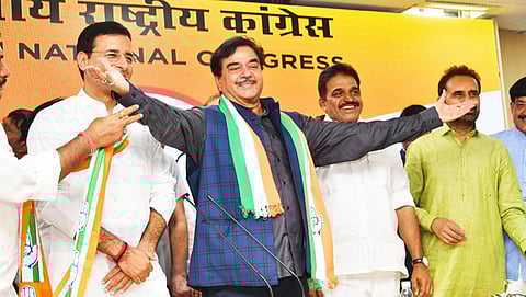 ಕಾಂಗ್ರೆಸ್ ಸೇರ್ಪಡೆಯಾದ ಶತೃಘ್ನ ಸಿನ್ಹಾ