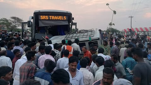 ಅಪಘಾತಕ್ಕಿಡಾದ ಬಸ್ - ಕ್ರೂಸರ್