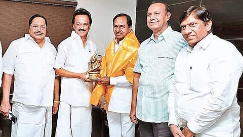 ಡಿಎಂಕೆ ಮುಖ್ಯಸ್ಥ ಎಂಕೆ ಸ್ಟಾಲಿನ್ ಭೇಟಿ ಮಾಡಿದ ಕೆಸಿಆರ್