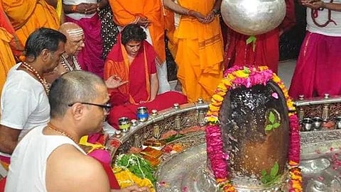 ಉಜ್ಜಯಿನಿ ಮಹಾಕಾಳೇಶ್ವರ ದೇವಾಲಯದಲ್ಲಿ ಪ್ರಿಯಾಂಕಾ ಗಾಂಧಿ ಪೂಜೆ