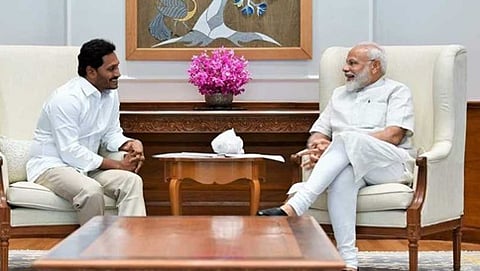 ಆಂಧ್ರ ಪ್ರದೇಶ ನಿಯೋಜಿತ ಮುಖ್ಯಮಂತ್ರಿ ವೈ ಎಸ್ ಜಗನ್ ಮೋಹನ್ ರೆಡ್ಡಿ ಇಂದು ದೆಹಲಿಯಲ್ಲಿ ನಿಯೋಜಿತ ಪ್ರಧಾನಿ ನರೇಂದ್ರ ಮೋದಿಯವರನ್ನು ಭೇಟಿ ಮಾಡಿ ಮಾತುಕತೆ ನಡೆಸಿದರು.