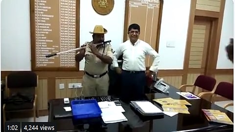 ಎಡಿಜಿಪಿ ಕಚೇರಿಯಲ್ಲಿ ಕೊಳಲು ನುಡಿಸುತ್ತಿರುವ ಪೊಲೀಸ್ ಹೆಡ್ ಕಾನ್ಸ್ ಟೇಬಲ್