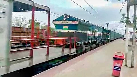 2 ಕಿ.ಮೀ.ಉದ್ದದ ಅನಾಕೊಂಡ ರೈಲು