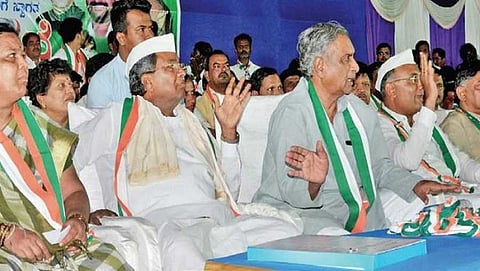 ಪ್ರಚಾರ ಸಭೆಯಲ್ಲಿ ಕಾಂಗ್ರೆಸ್  ಹಿರಿಯ ನಾಯಕರುಗಳು