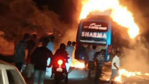 ಬೆಂಕಿಗಾಹುತಿಯಾದ ಶರ್ಮಾ ಬಸ್
