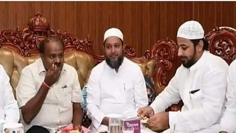 ಐಎಂಎ ಮಾಲೀಕ ಮನ್ಸೂರ್ ಖಾನ್ ಜೊತೆ ಊಟ ಮಾಡುತ್ತಿರುವ ಸಿಎಂ ಕುಮಾರಸ್ವಾಮಿ(ಸಂಗ್ರಹ ಚಿತ್ರ)