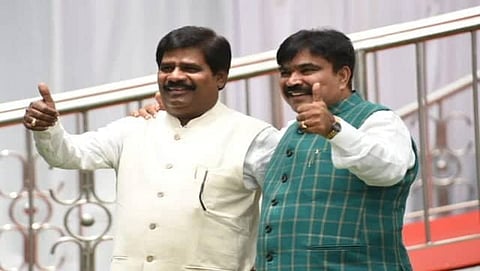 ಪಕ್ಷೇತರ ಶಾಸಕರಾದ ನಾಗೇಶ್ ಮತ್ತು ಆರ್, ಶಂಕರ್