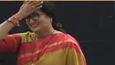 ಕಾಲೇಜು ವಿದ್ಯಾರ್ಥಿಗಳು ನಿಖಿಲ್ ಎಲ್ಲಿದ್ದೀಯಪ್ಪಾ ಎಂದಾಗ ಸುಮಲತಾ ಅಂಬರೀಷ್ ಪ್ರತಿಕ್ರಿಯೆ