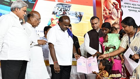 ಗ್ರಾಮ ವಾಸ್ತವ್ಯ ಕಾರ್ಯಕ್ರಮದಲ್ಲಿ ಹೆಚ್ ಡಿ ಕುಮಾರಸ್ವಾಮಿ