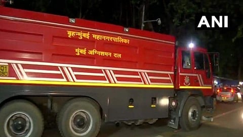 ಮುಂಬೈ: ನೌಕಾಪಡೆ ಡಾಕ್ ಯಾರ್ಡ್ ನಲ್ಲಿ ಬೆಂಕಿ ಅನಾಹುತ, ಓರ್ವ ಸಾವು ಇನ್ನೋರ್ವನಿಗೆ ಗಾಯ