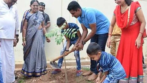 ಮುರಗೇಶ್ ಚೆನ್ನಣ್ಣನವರ್ ಹಾಗೂ ಕುಟುಂಬ