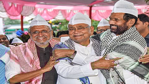 ಇಫ್ತಾರ್ ನಲ್ಲಿ ಭಾಗಿಯಾಗಿದ್ದ ಎನ್ ಡಿಎ ನಾಯಕರ ವಿರುದ್ಧ ಟೀಕೆ: ಗಿರಿರಾಜ್ ಸಿಂಗ್ ಗೆ ಅಮಿತ್ ಶಾ ಕ್ಲಾಸ್!