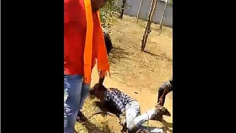 ದೇಗುಲ ಪ್ರವೇಶಕ್ಕೆ ಯತ್ನಿಸಿದ ದಲಿತ ಬಾಲಕನಿಗೆ 'ಮೇಲ್ಜಾತಿ' ಗುಂಪಿನಿಂದ ಹಿಗ್ಗಾಮುಗ್ಗಾ ಥಳಿತ!