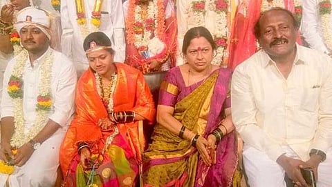 ಸಾಮೂಹಿಕ ವಿವಾಹದಲ್ಲಿ ಸಾಹಿತಿ ಕುಂ. ವೀ ಪುತ್ರನ ಅಂತರ್ಜಾತಿ ಮದುವೆ