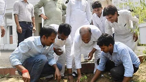 ಪಾಟ್ನಾದಲ್ಲಿ ವಿಶ್ವ ಪರಿಸರ ದಿನ ಗಿಡ ನೆಟ್ಟ ಜೆಡಿಯು ಹಿರಿಯ ನಾಯಕ ಆರ್ ಸಿಪಿ ಸಿಂಗ್