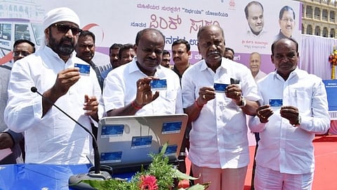 ಬೆಂಗಳೂರು: ಸಿಎಂ ಕುಮಾರಸ್ವಾಮಿಯಿಂದ ವಿದ್ಯಾರ್ಥಿಗಳಿಗಾಗಿ ಸ್ಮಾರ್ಟ್ ಬಸ್ ಪಾಸ್ ಬಿಡುಗಡೆ