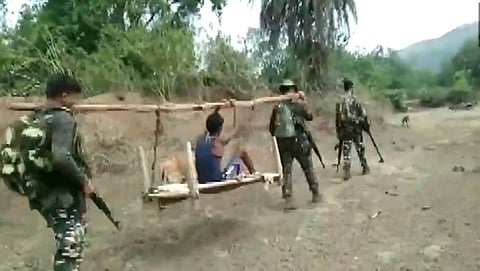 ಅನಾರೋಗ್ಯಪೀಡಿತ ಬಾಲಕನನ್ನು 8 ಕಿಮೀ ಹೊತ್ತೊಯ್ದು ಚಿಕಿತ್ಸೆ: ಯೋಧರ ಮಾನವೀಯತೆಗೆ ನೆಟ್ಟಿಗರಿಂದ ಪ್ರಶಂಸೆ