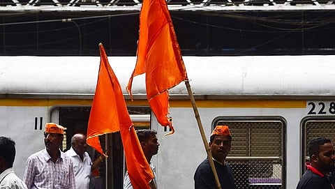 ಕೇಸರಿ ಬಾವುಟ ಹಾರಿಸುವುದು ಎಸ್ ಸಿ/ಎಸ್ ಟಿ ಕಾಯ್ದೆಯಡಿ ಅಪರಾಧವಲ್ಲ: ಹೈಕೋರ್ಟ್
