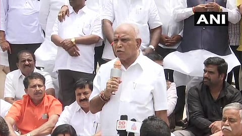 ನಿನ್ನೆ ಬೆಂಗಳೂರಿನಲ್ಲಿ ನಡೆದ ಸಭೆಯಲ್ಲಿ ಬಿ ಎಸ್ ಯಡಿಯೂರಪ್ಪ ಮತ್ತು ಇತರ ಬಿಜೆಪಿ ನಾಯಕರು