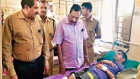 ಗಾಯಾಳು ಅರಣ್ಯಾಧಿಕಾರಿ