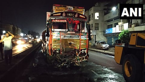 ಟ್ರಕ್ ಗೆ ಕಾರು ಡಿಕ್ಕಿ