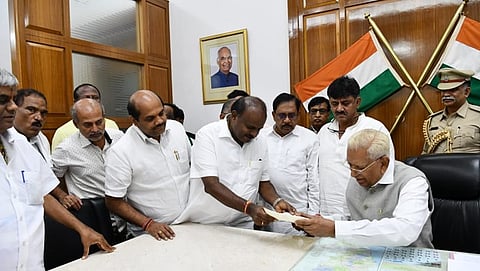 ಸಿಎಂ ಸ್ಥಾನಕ್ಕೆ ಹೆಚ್ ಡಿ ಕುಮಾರಸ್ವಾಮಿ ರಾಜೀನಾಮೆ