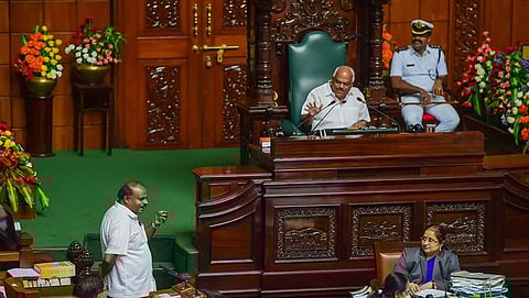 ಸದನದಲ್ಲಿ ವಿಶ್ವಾಸಮತ ಯಾಚನೆ ಸಂದರ್ಭದ ಸಾಂದರ್ಭಿಕ ಚಿತ್ರ